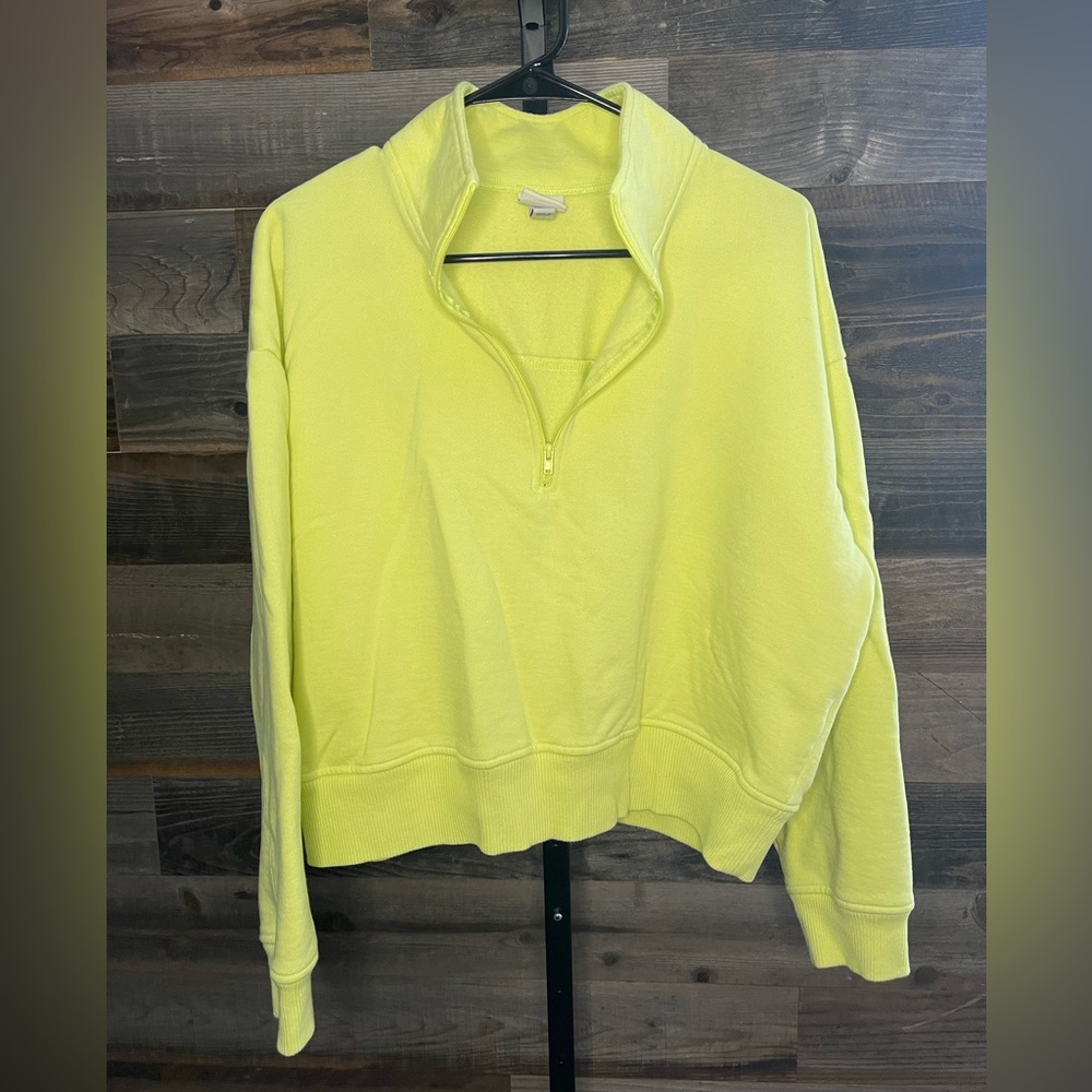 EUC Cropped quarter zip sweatshirt